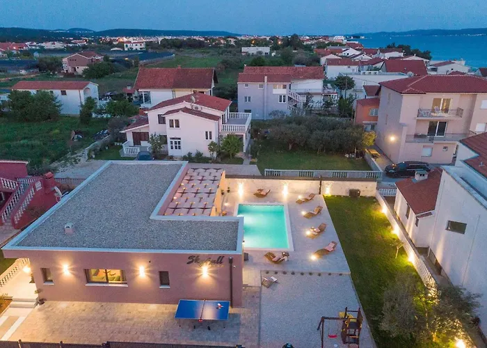 Semesterbostad Skyfall Bibinje