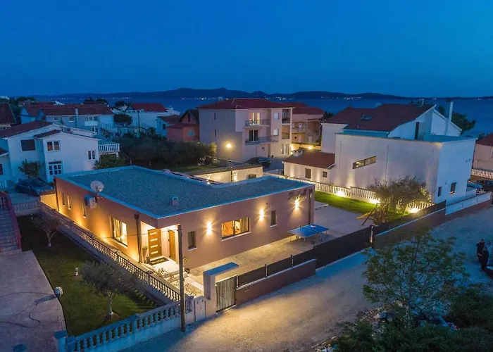 Semesterbostad Skyfall Bibinje