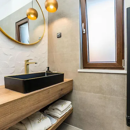 Skyfall Holiday home *