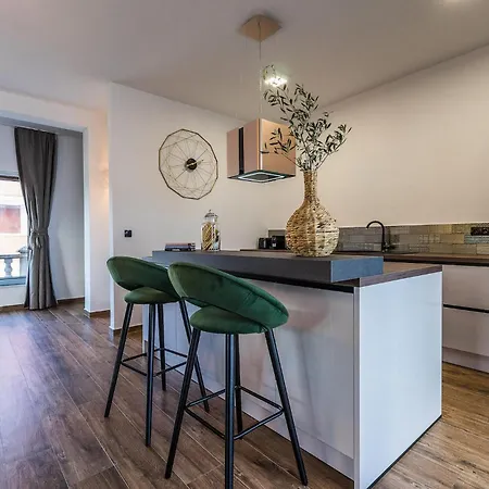 Skyfall Holiday home Bibinje