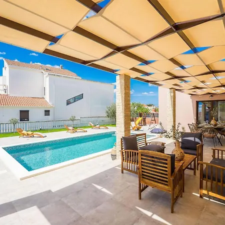 Skyfall Holiday home